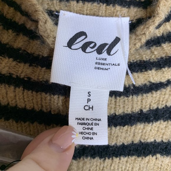 Luxe Essentials Denim Tan and Black Button Shoulder Maternity Sweater NWT Small - Picture 9 of 10